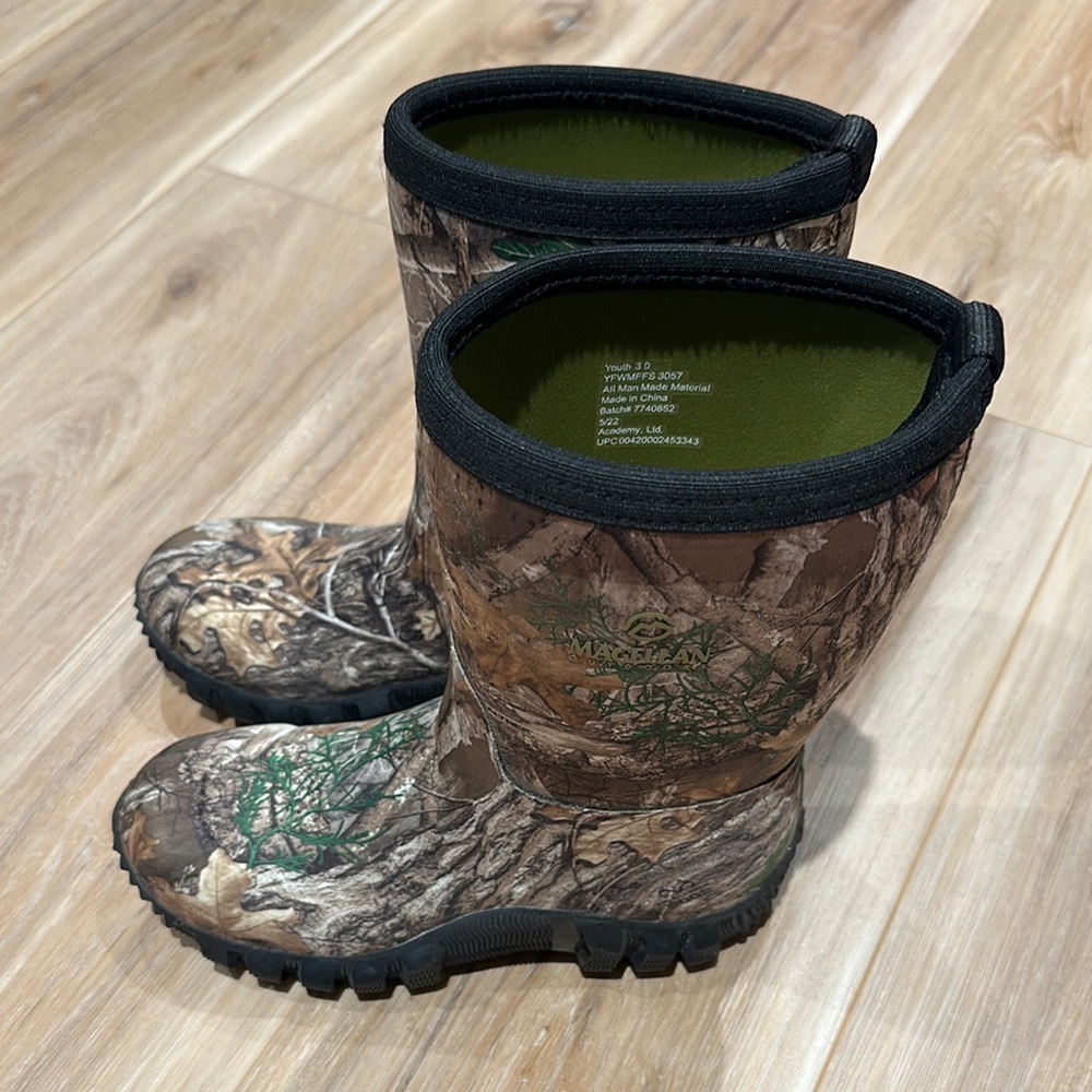 Magellan Kids outdoor boots
